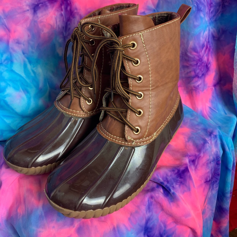 Yoki duck boots!!! I’ve worn these a few times.